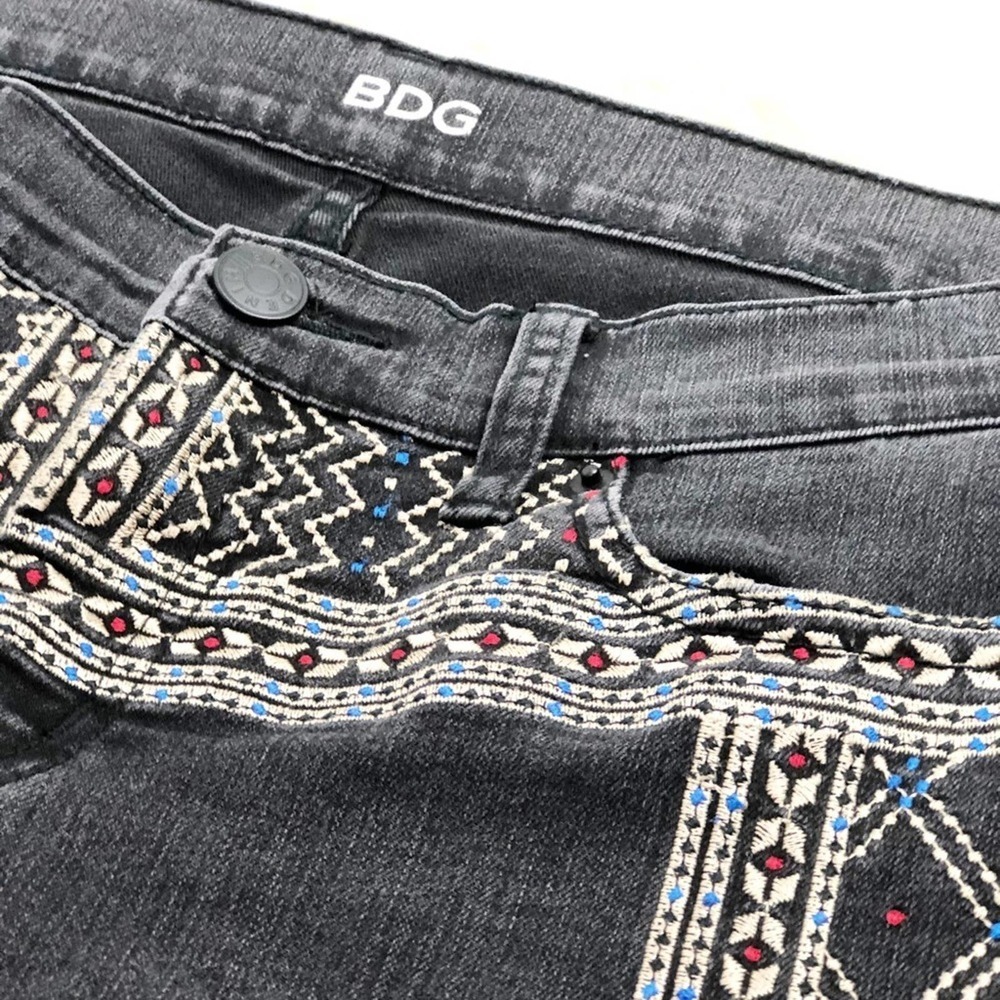 BDG Mid Rise Twig Ankle Skinny Jeans Embroidered Black Denim 29W 29L - Picture 15 of 16